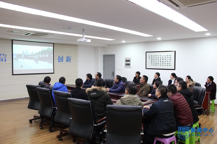 Neo1集体观看.jpg Neo1集体观看.jpg